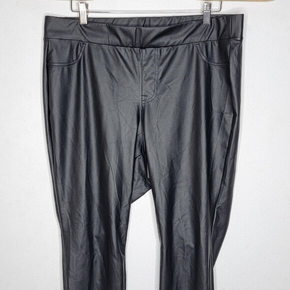 Torrid Size 2 / 2X Black Faux Leather Women's Pull‎ On Stretch Skinny Leggings - Picture 3 of 6